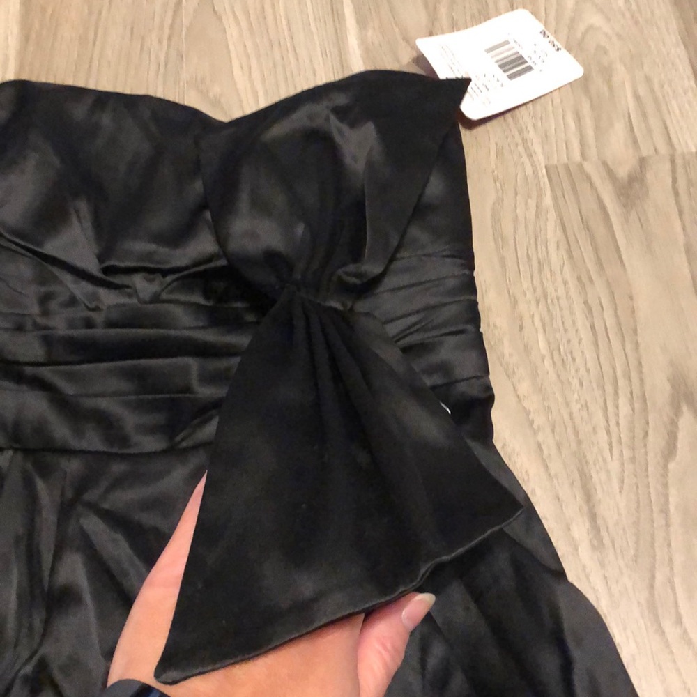 Black strapless dress with pockets! Size 7. - Picture 4 of 7